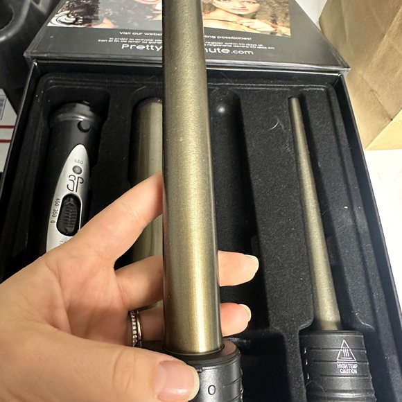 Pretty in a Minute 3-in-1 Wand Curler - Picture 5 of 5